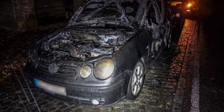 Der Polo ist komplett ausgebrannt.