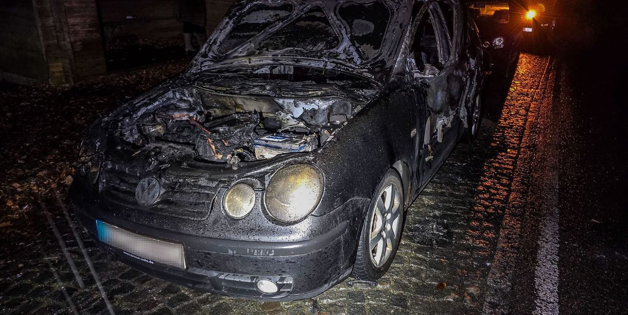 Der Polo ist komplett ausgebrannt.