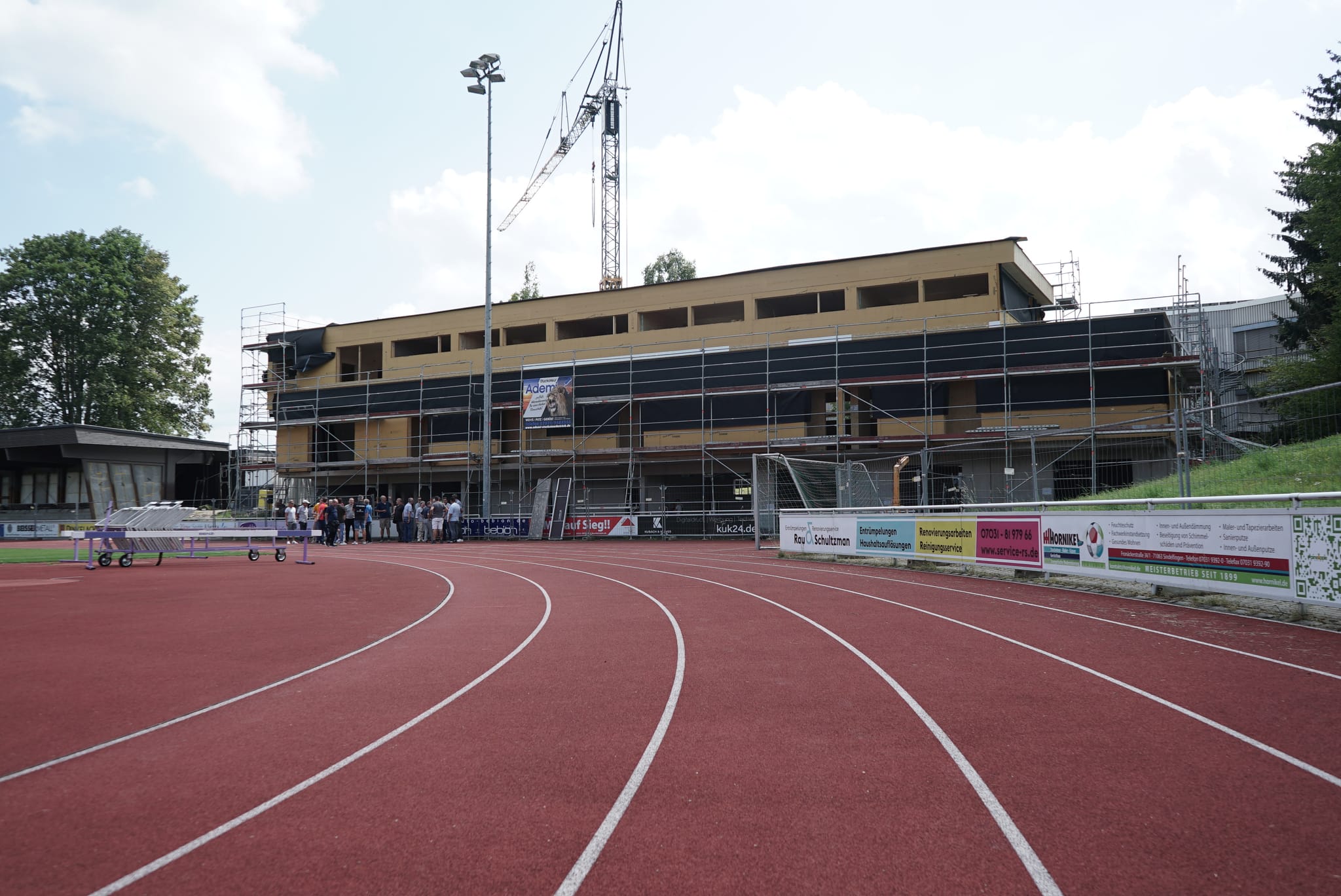 Für das neue Funktionsgebäude im Maichinger Allmendstadion wurde am Freitag Richtfest gefeiert.