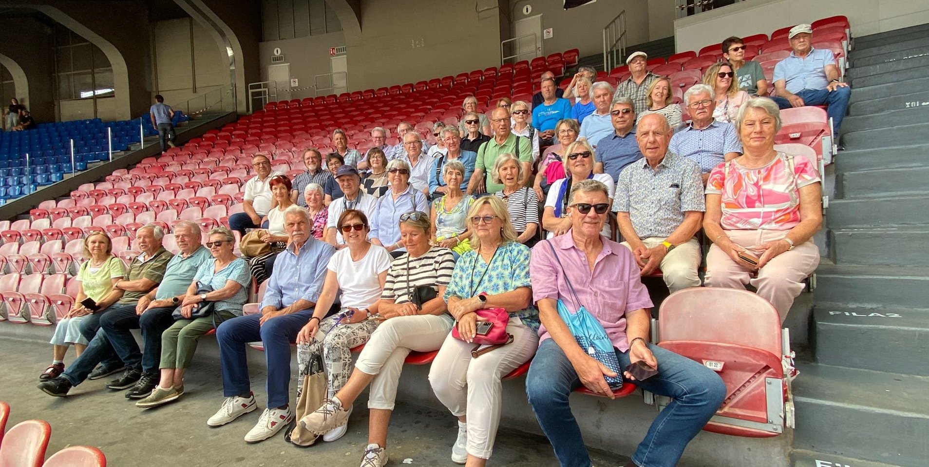 Die Böblinger Gruppe auf den Rängen des Mailänder San Siro-Fußballstadions.