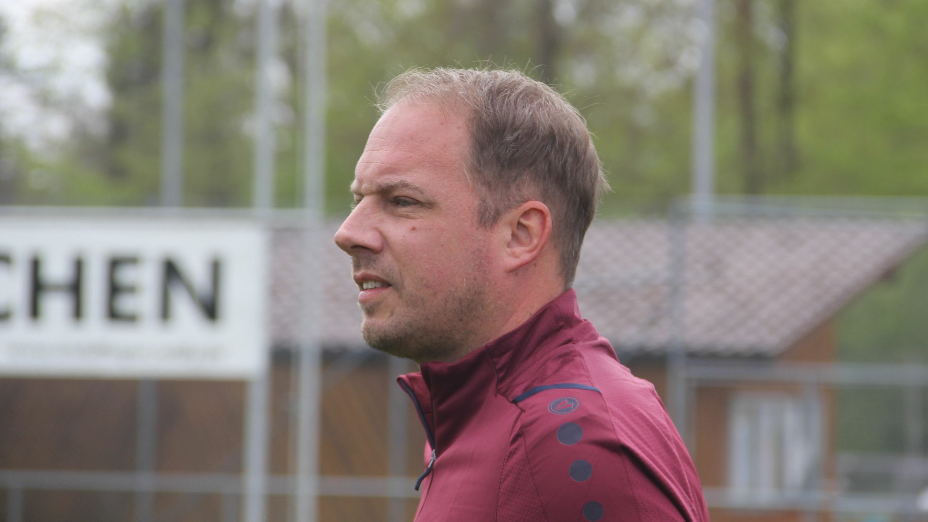 Darmsheims Trainer Marcel Lindner sah beim Pokalspiel in Tübingen eine Berg- und Talfahrt seiner Elf. Bild: Oberdorfer