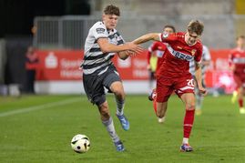Leon Reichardt (rechts) im Drittligaspiel des VfB Stuttgart II gegen den SV Sandhausen. Künftig trägt der Holzgerlinger das Trikot von Hansa Rostock.