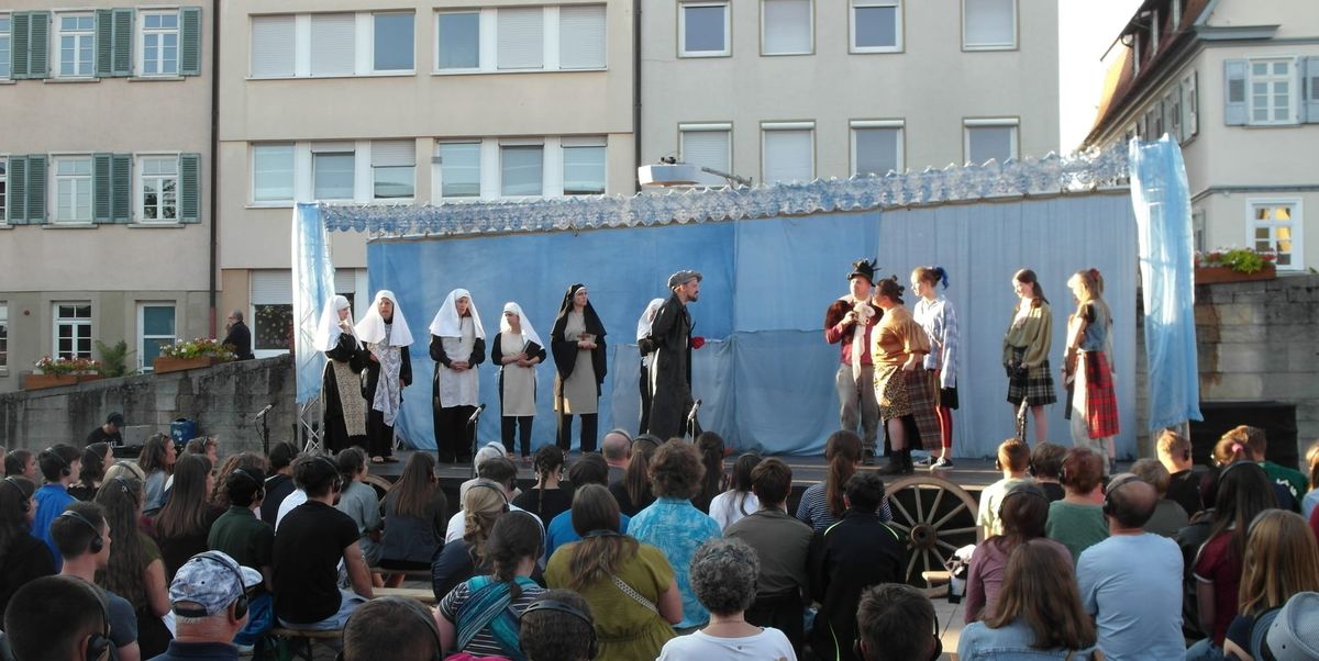 Mit Kopfhörer ins Mittelalter: „Äbtissin oder Magd“ feiert packende ...