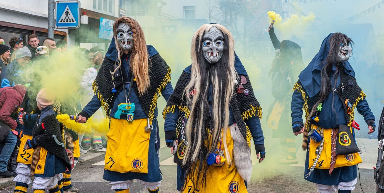 Für viel Rauch sorgten die Ehninger Eisweiher Hexen.