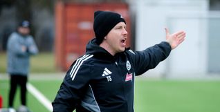 VfL-Trainer Thomas Siegmund sah am Samstag einen 3:1-Sieg seiner Schützlinge gegen Ergenzingen und am Sonntag eine starke Leistung gegen den SSV. 	Bild: photostampe
