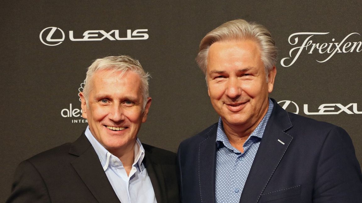 Klaus Wowereit und sein langjähriger Partner Jörn Kubicki im Jahr 2015. Kubicki starb 2020. (Archivbild)