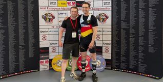 Trainer Sebastian Pawlik mit Martin Klaiber nach dem Wettkampf in Riesa.