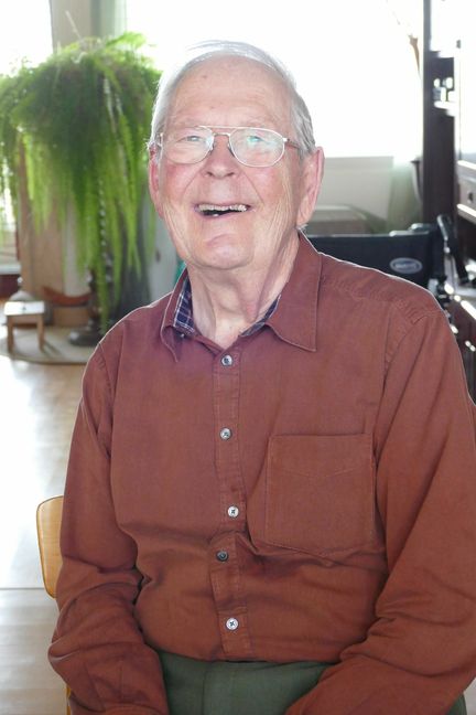 Zu seinem 85. Geburtstag hat Dieter Ahrens auf Geschenke verzichtet und stattdessen darum gebeten, etwas für "Nachbarn in Not zu geben". Das hat gut funktioniert.        Bild: Lück