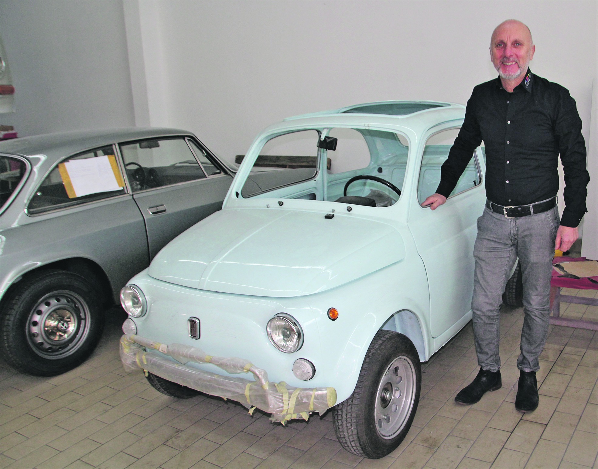Gaetano Venezias Liebe gehört dem „italienischen Flitzerle“, einem Fiat 500 oder den Alfa Romeo. Bild: Denner