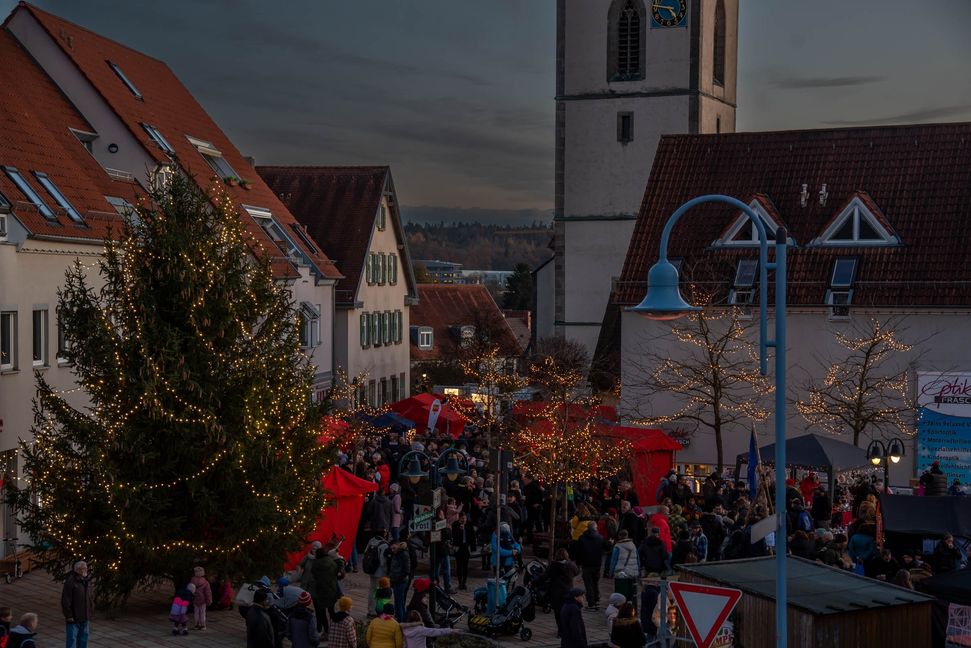 Abendstimmung auf dem Ehninger Weihnachtsmarkt. Bild: Nüßle