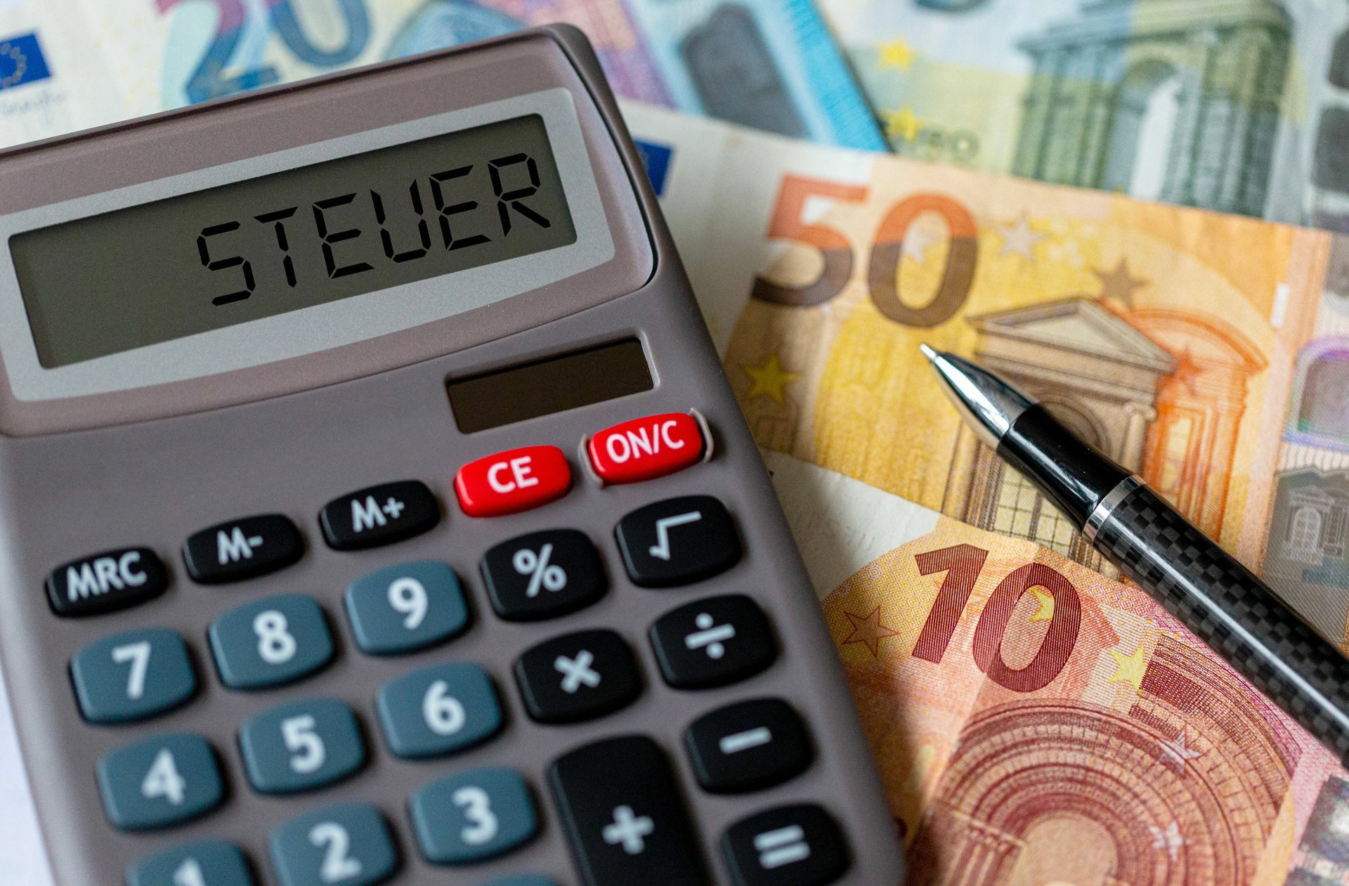 Möglichkeiten, an Steuern zu sparen, gibt es für Superreiche zum Beispiel im Immobiliensektor.
 Foto: imago images/MiS