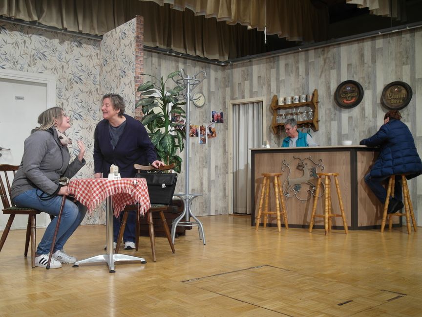 Zahlreiche Aufführungen der Komödie "Sein bestes Stück" von Tino Fröhlich durch das Mundarttheater Darmsheim, in der unter anderem Stephanie Strobel, Sigrid Schmid, Heidrung Böttinger und Tanja Magenau (von links) mitspielen, sind bereits ausverkauft - für die Premiere am Freitag, 5. Januar und die Aufführungen am 18., 23. und 25. Februar sowie am 1. März gibt es noch Karten.   Bild: Staber