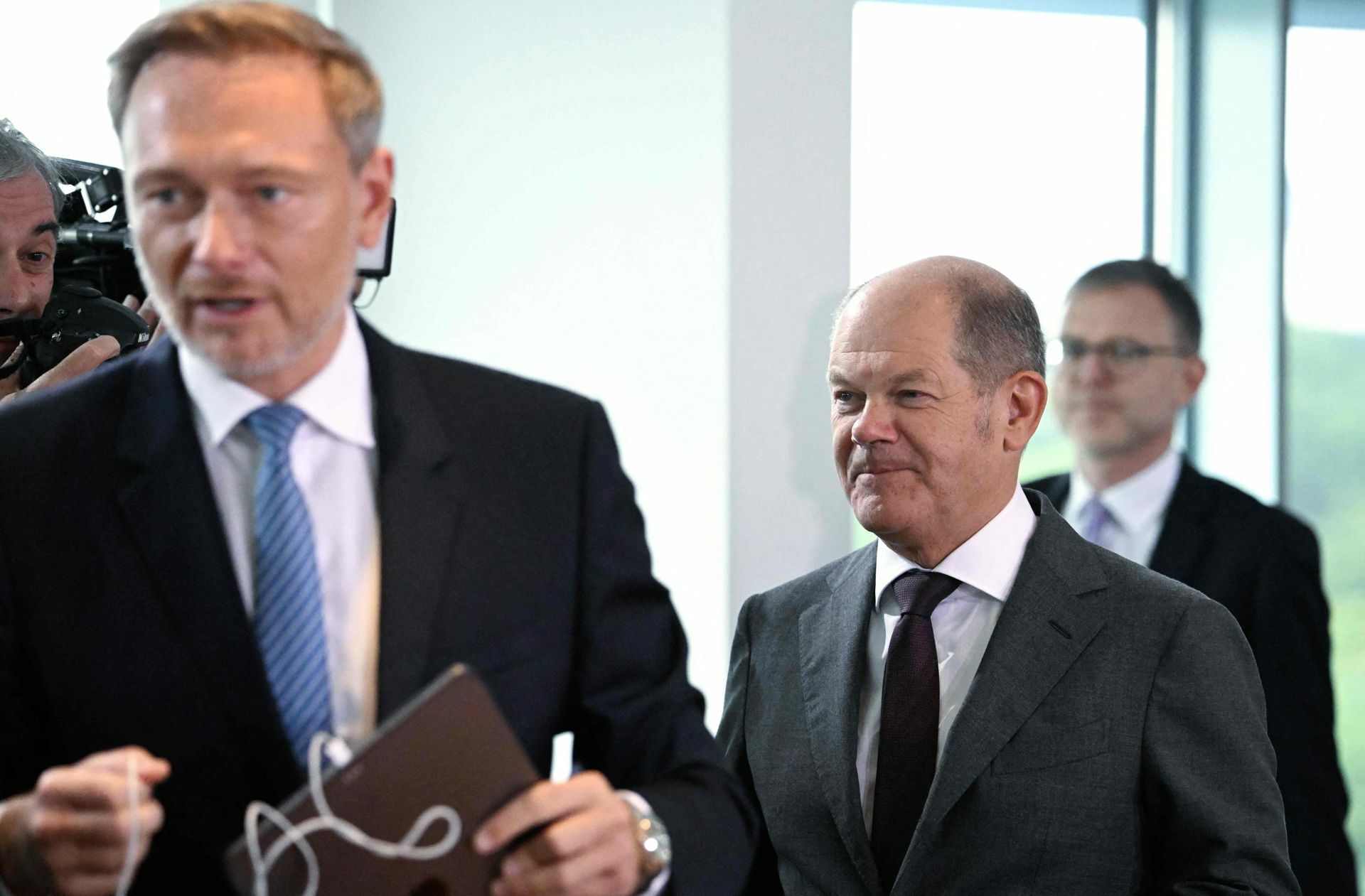 Neustart missglückt: Kanzler Scholz (r.) hatte weniger Streit im Kabinett  gefordert.