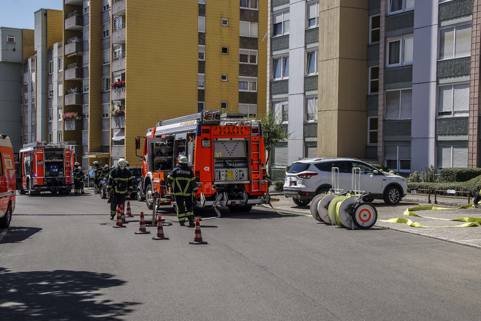 Bewohner meldeten eine starke Rauchentwicklung aus einer Wohnung in der Schwenninger Straße. Bild: SDMG/Dettenmeyer