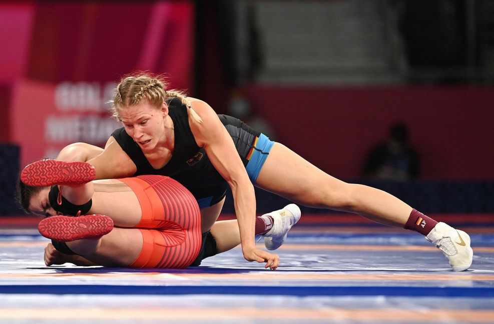 Viele Athletinnen und Athleten kämpfen nicht nur sportlich, wie Aline Rotter-Focken hier bei den Olympischen Spielen in Tokio – auch finanziell und zeitlich kann eine duale Karriere zum Kampf werden.