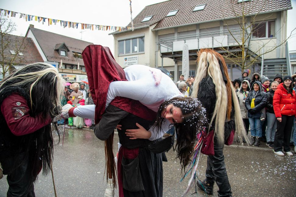 So manche ging ohne Schnürsenkle nach Hause. Bild: Nüßle