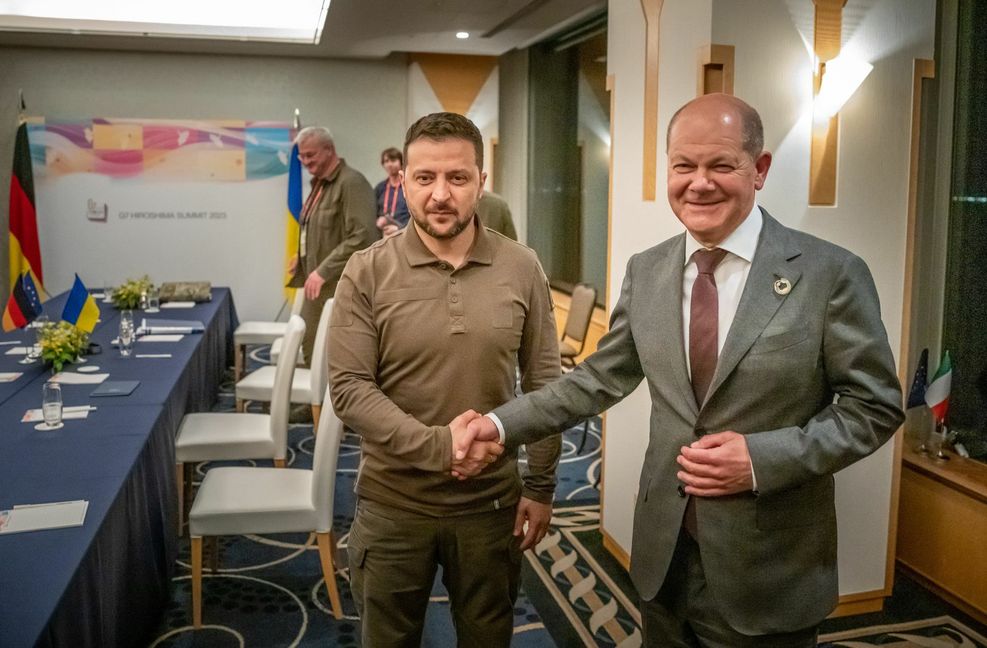 Bundeskanzler Olaf Scholz (SPD) traf beim G-7-Gipfel auch den ukrainischen Präsidenten Wolodymyr Selenskyj.