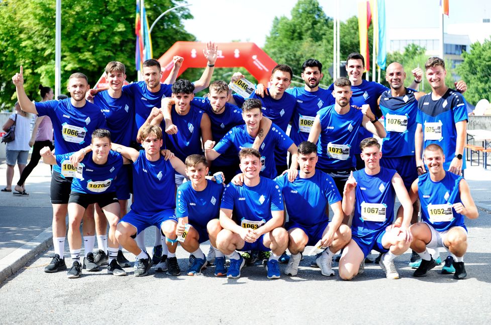 Die Landesliga-Fußballer der SV Böblingen nahmen komplett am Stadtlauf teil. Bild: photostampe