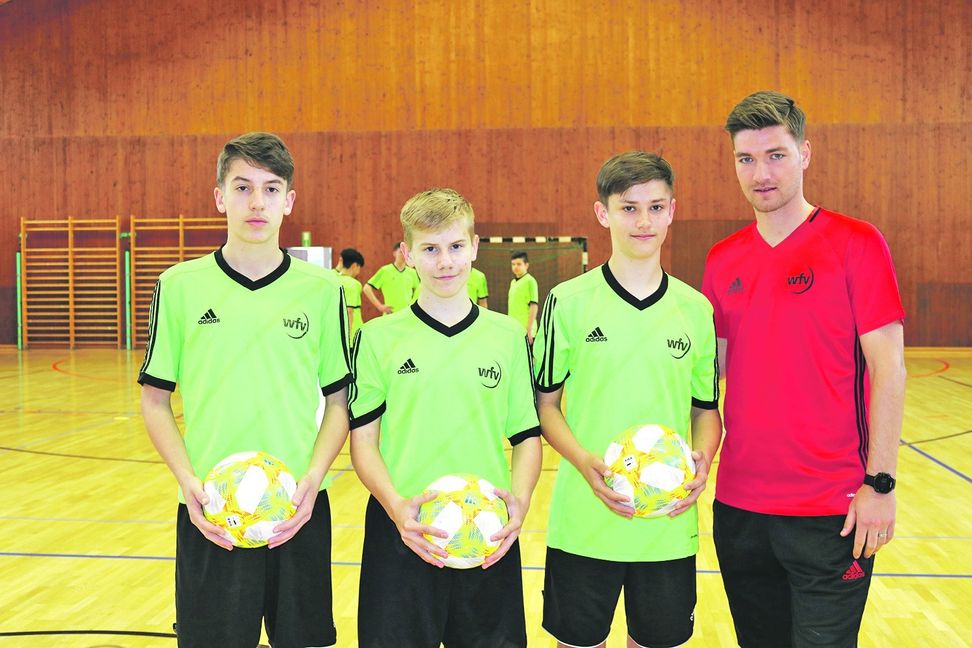 Daniel Fredel mit drei seiner Böblinger Schützlinge: Max Grausam, Marvin Pietruschka und Ferdinand Schmidt (von rechts). Bild: Bilaniuk