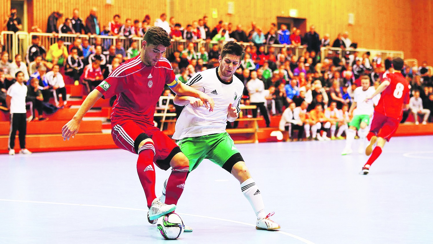 Daniel Fredel (links) als aktiver Spieler der Futsal Panthers Köln. Sein Wissen gibt er künftig an den württembergischen Nachwuchs an der Landessportschule Ruit weiter.  Bild: z
