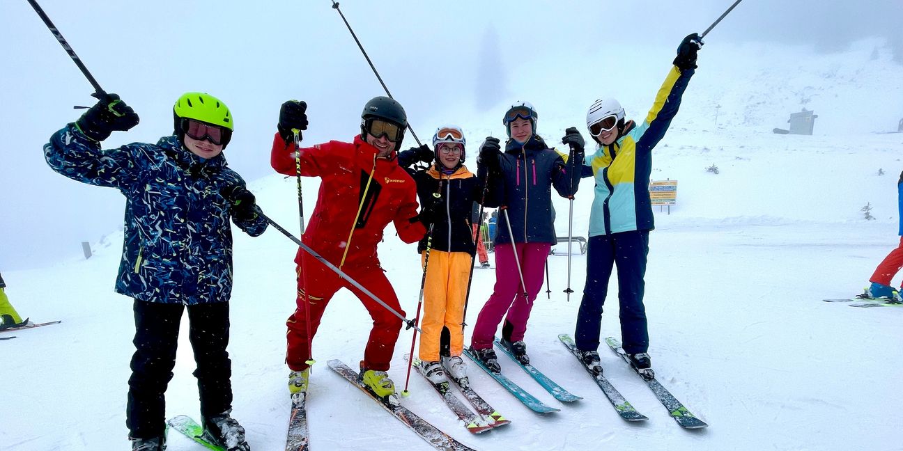 Skifahren für alle: Der Sindelfinger Schulskitag macht jede Menge Spaß. Bild: Willy Stahl