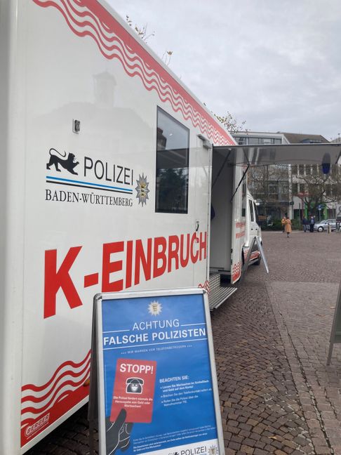 Info-Truck auf dem Sindelfinger Marktplatz.