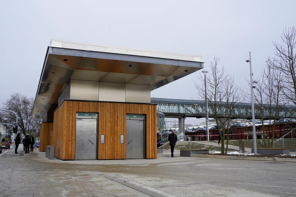 Nach einer Investition von drei Millionen Euro und einer Bauzeit von einem Jahr ist der „Regionale Mobilitätspunkt“ am Bahnhof Sindelfingen eingeweiht worden.    Bild: Dettenmeyer