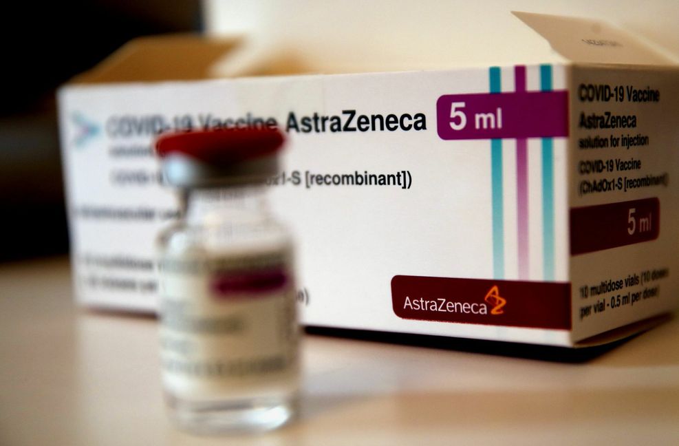Als Folge aus den  Todesfällen wird der Beipackzettel des Impfstoffs Astrazeneca entsprechend angepasst. Dort wird künftig eine Warnung stehen. Foto: dpa/Christophe Ena