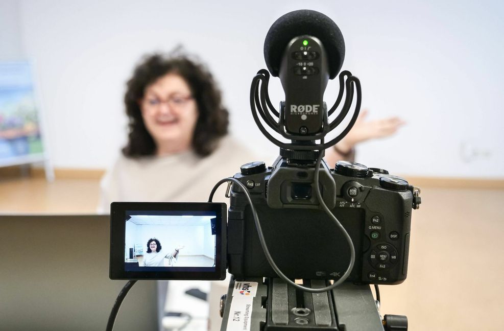 Digitale Kurse an den Volkshochschulen in Baden-Württemberg sollen einen Mehrwert bieten – auch nach der Coronapandemie.
Foto: imago//Bernd Günther