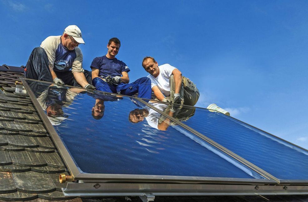Der Bau von Solarstromanlagen boomt nach Aussagen der Branche schon jetzt – auch ohne gesetzliche Vorschrift.
 Foto: imago/Rainer Weisflog