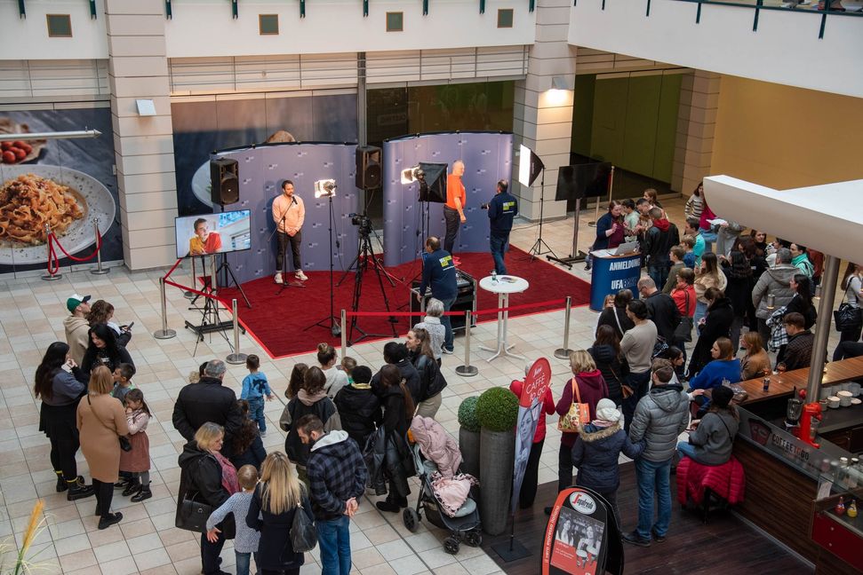 Ufa-Casting im Stern Center: 273 Kandidaten haben sich am Samstag vorgestellt und hoffen auf Engagements. Bild: Nüßle
