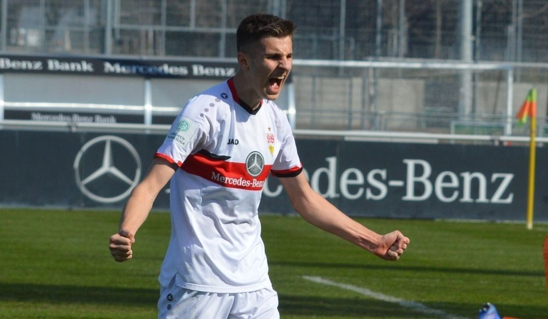 Eliot Bujupi geht für die A-Jugend des VfB Stuttgart auf Torejagd. Bild: Zvizdiç/A