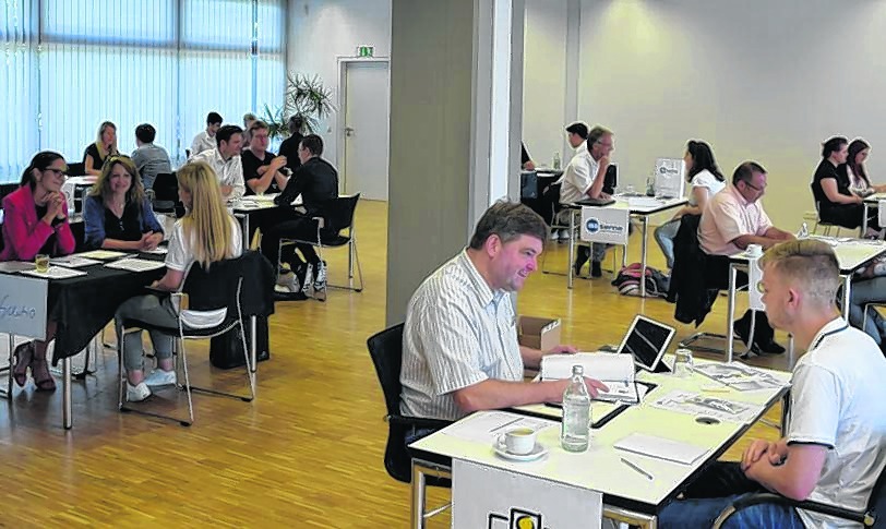 Volles Haus beim Azubi-Speed-Dating für Jugendliche und Ausbildungsbetriebe bei der IHK-Bezirkskammer Böblingen. Bild: Krauter