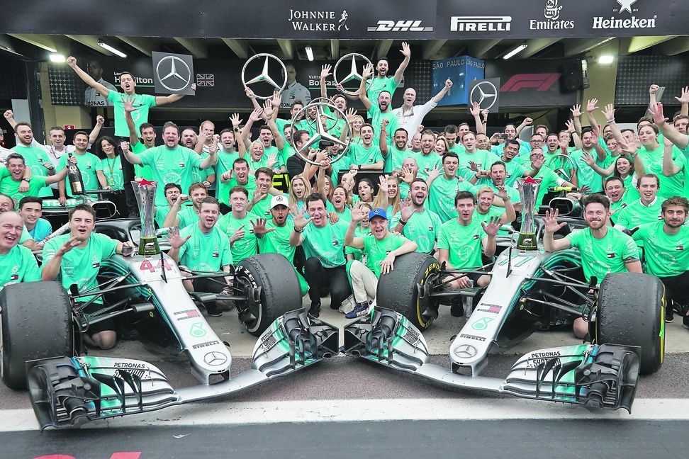 11. November 2018: Großer Preis von Brasilien in der Formel 1. Lewis Hamilton startet von der Pole Position und gewinnt das Rennen, Valtteri Bottas erzielt die schnellste Runde. Mercedes gewinnt in diesem Rennen vorzeitig zum fünften Mal in Folge die Konstrukteurs-Weltmeisterschaft. Bilder: z