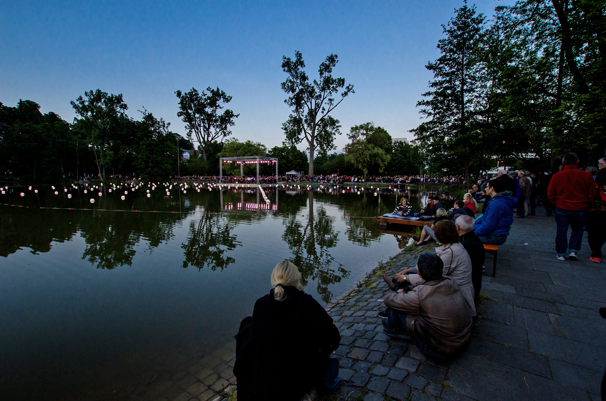 Beste Lage, Natur mitten in der Stadt, Treffpunkt und immer mal wieder eine schöne Veranstaltung: Der Klostersee ist beispielhaft für manches, weshalb Sindelfinger ihre Stadt mögen.Bild: Nüßle/A