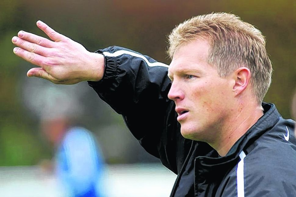 Da geht es zum Landesliga-Klassenverbleib: Holzgerlingens neuer Trainer Martin Oßwald.  Bild: automotorart/A