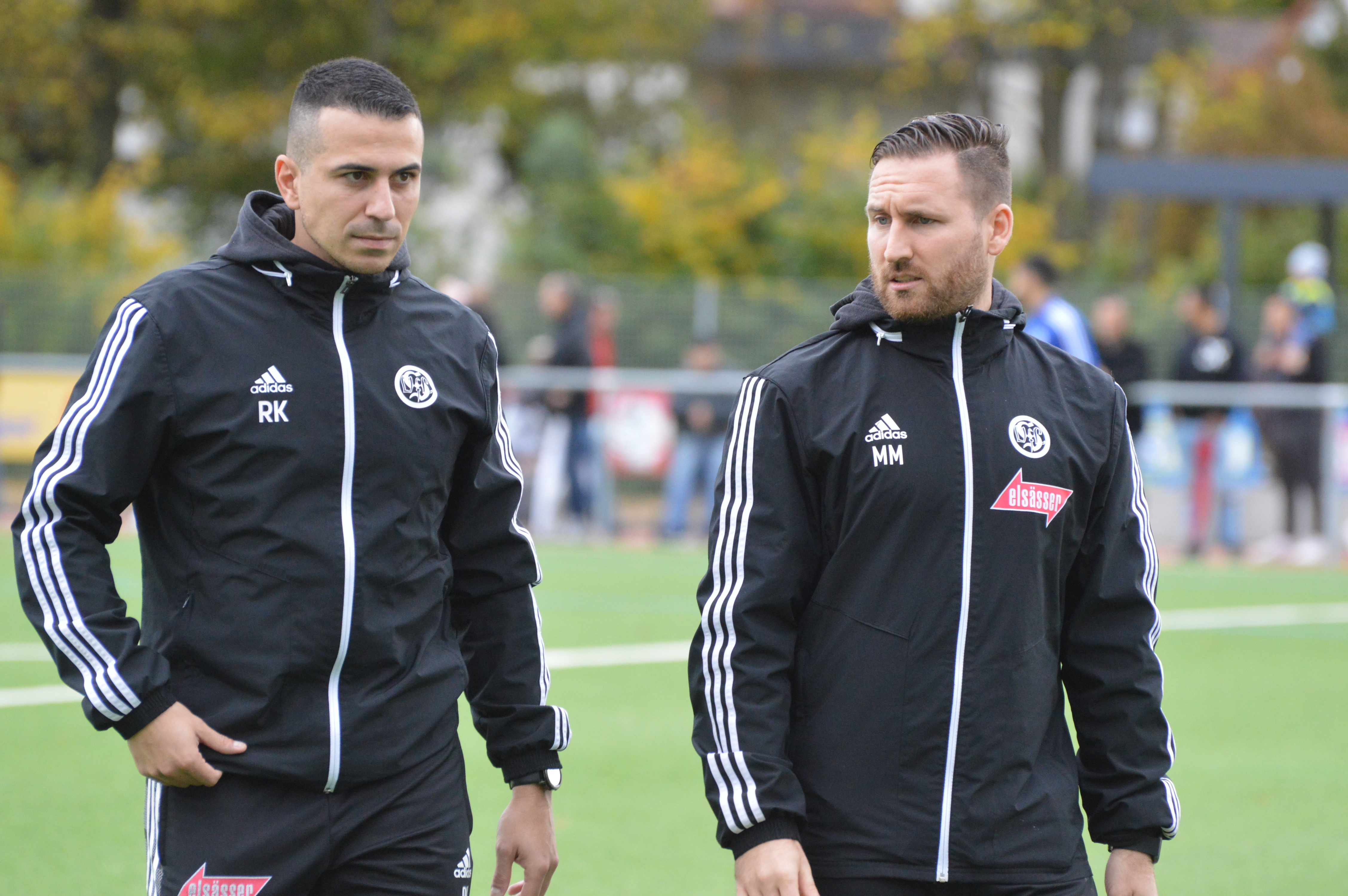 Chefcoach Roberto Klug (links) und sein am Saisonende scheidender Co-Trainer Marijo Milcic haben einen klaren Plan: Mit dem VfL Sindelfingen den Klassenerhalt in der Verbandsliga zu schaffen. Bild: Zvizdiç