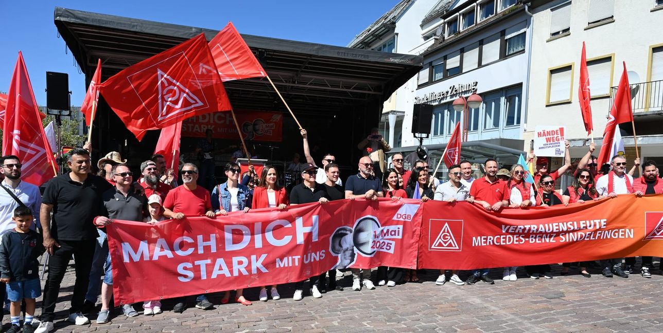 Gewerkschaftsfunktionäre und Sozialpolitiker demonstrieren Stärke und Zuversicht auf dem Sindelfinger Marktplatz.