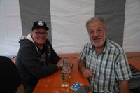 Gyros, Ouzo und Sirtaki: Besucher strömen trotz Regen zum griechischen Kulturfest auf dem Sindelfinger Rathausvorplatz.