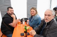 Gyros, Ouzo und Sirtaki: Besucher strömen trotz Regen zum griechischen Kulturfest auf dem Sindelfinger Rathausvorplatz.