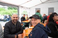 Gyros, Ouzo und Sirtaki: Besucher strömen trotz Regen zum griechischen Kulturfest auf dem Sindelfinger Rathausvorplatz.