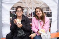 Gyros, Ouzo und Sirtaki: Besucher strömen trotz Regen zum griechischen Kulturfest auf dem Sindelfinger Rathausvorplatz.