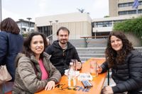 Gyros, Ouzo und Sirtaki: Besucher strömen trotz Regen zum griechischen Kulturfest auf dem Sindelfinger Rathausvorplatz.