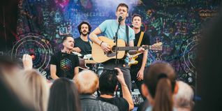 Die Band "Viva la Vida" spielt Songs von "Coldplay".