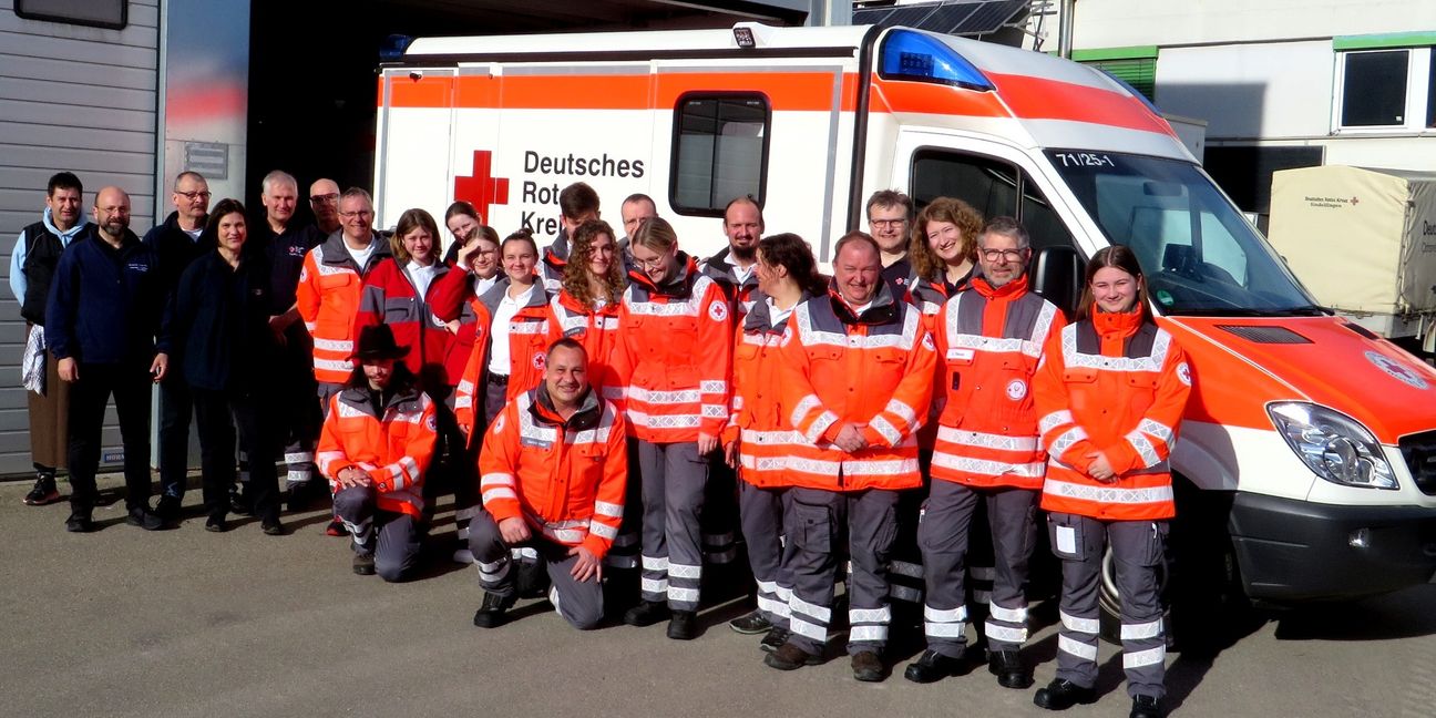 20 Freiwillige aus dem gesamten Landkreis Böblingen - von Leonberg bis Mötzingen - haben sich zu DRK-Sanitätern ausbilden zu lassen.