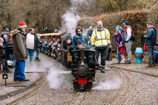 Spaß für Groß und Klein: Nikolaus-Aktion bei den Sindelfinger Dampfbahnfreunden im Sommerhofenpark.
