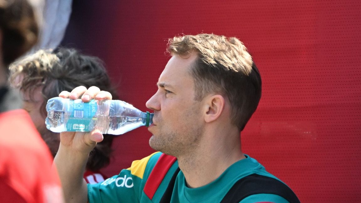 Hat auch ohne Einsatz Durst: Fußball-Nationaltorhüter Manuel Neuer.