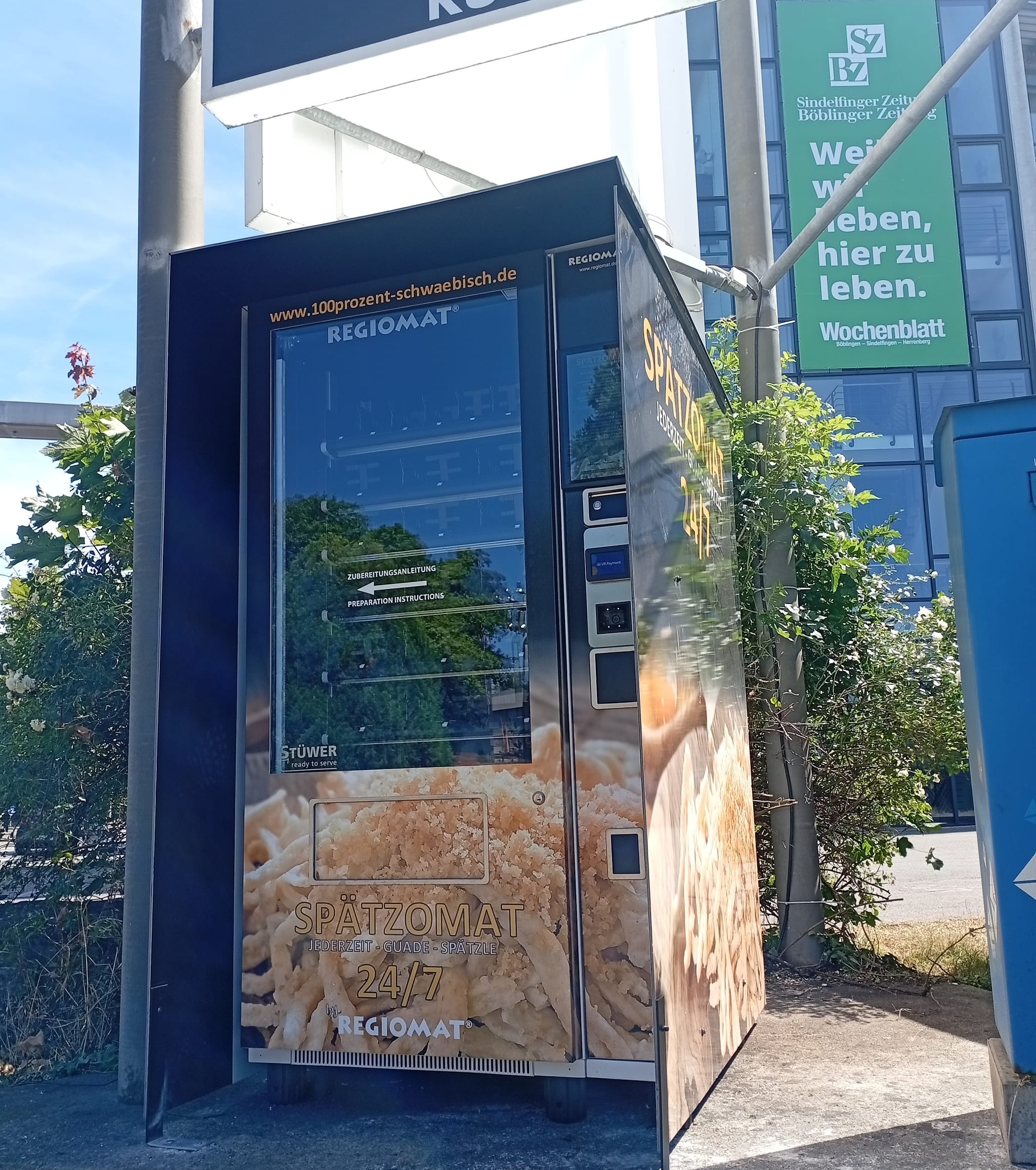 Vor dem Verlagsgebäude der SZ/BZ steht jetzt ein Spätzomat.