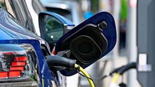 E-Autos werden billiger, viele Verbraucher meiden sie trotzdem.