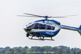 Die Polizei setzte am Samstagabend auch einen Hubschrauber sein, um den Tatverdächtigen zu ermitteln.